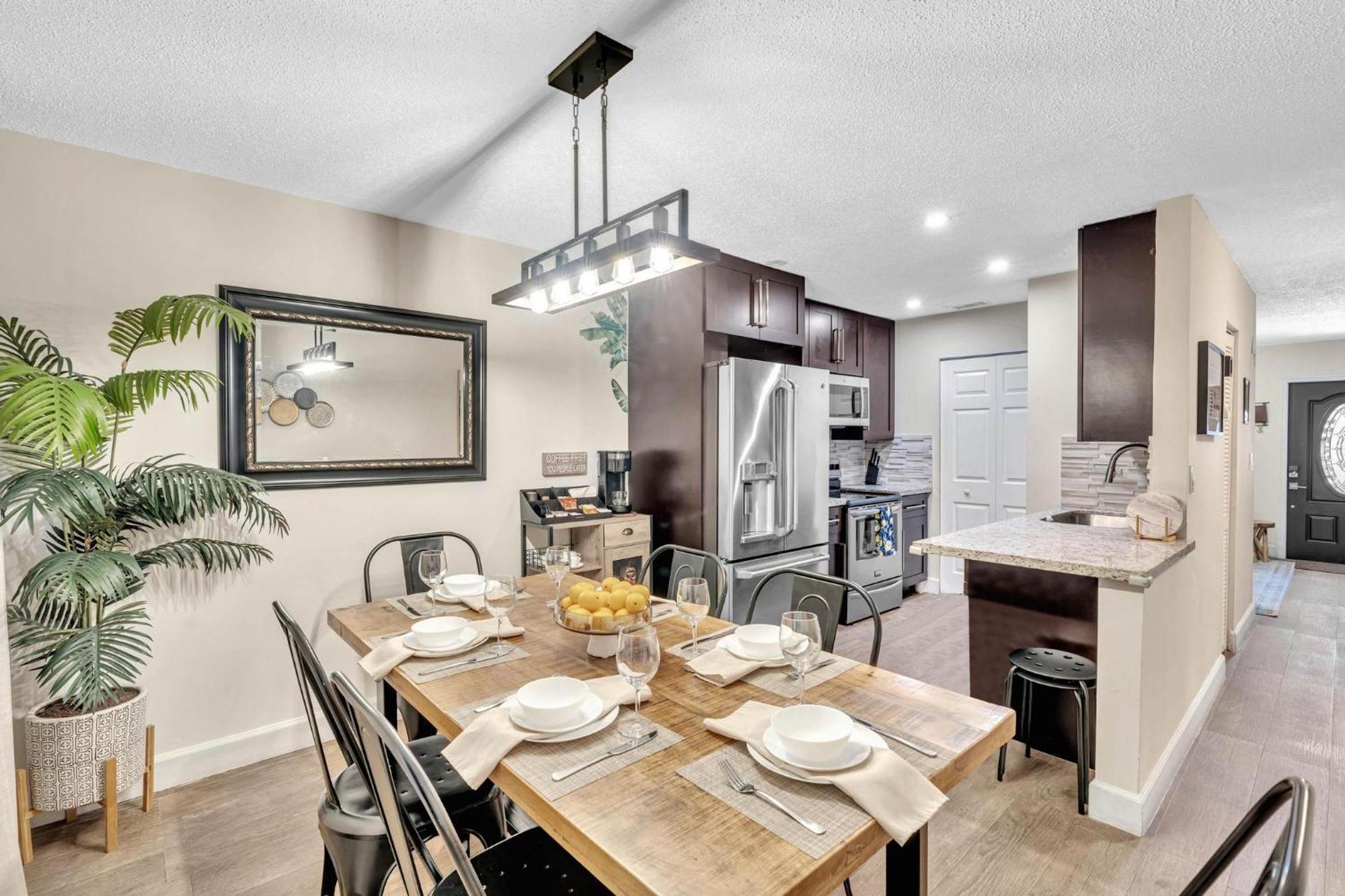 Estelo'S Place - Modern Townhouse With King Bed, Only 5 Min From The Airport! Miami Exterior photo