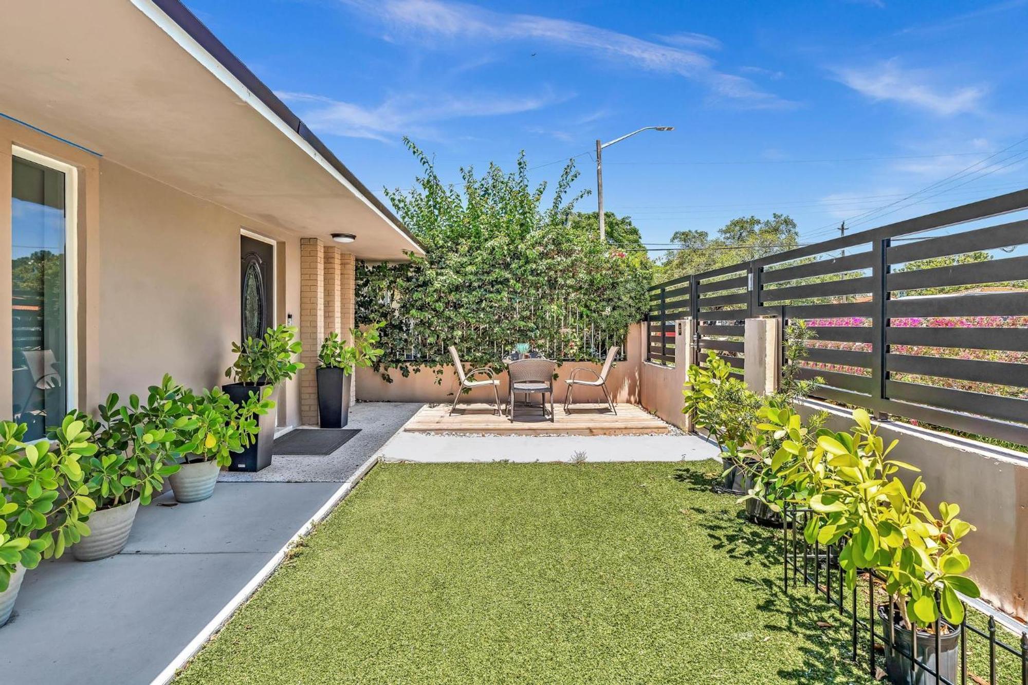 Estelo'S Place - Modern Townhouse With King Bed, Only 5 Min From The Airport! Miami Exterior photo